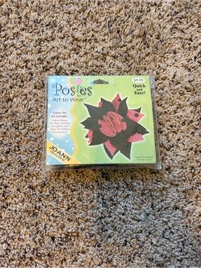 Posies Art to Wear Fabric Pin Kit – Black and Pink